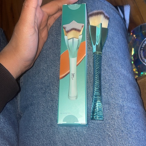 IT Cosmetics Limited Edition Super Star Foundation Brush bundle - Picture 9 of 17